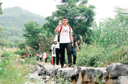 男子从深圳徒步回湖南过年，一场跨越千里的温情之旅