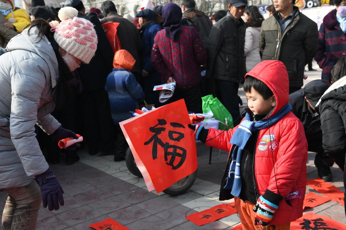 深圳地铁站的「白头春联」现象与特殊春节习俗的传承价值